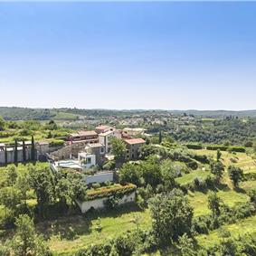 4 Bedroom Luxury Villa Retreat with Heated Infinity Pool near Buje, Sleeps 8-10